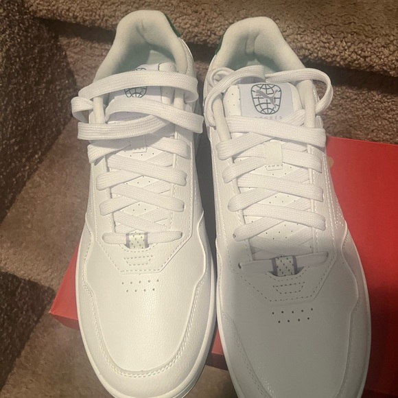 New Puma Court Classics white size 10.5 beautiful. No low offers please. - Picture 2 of 8